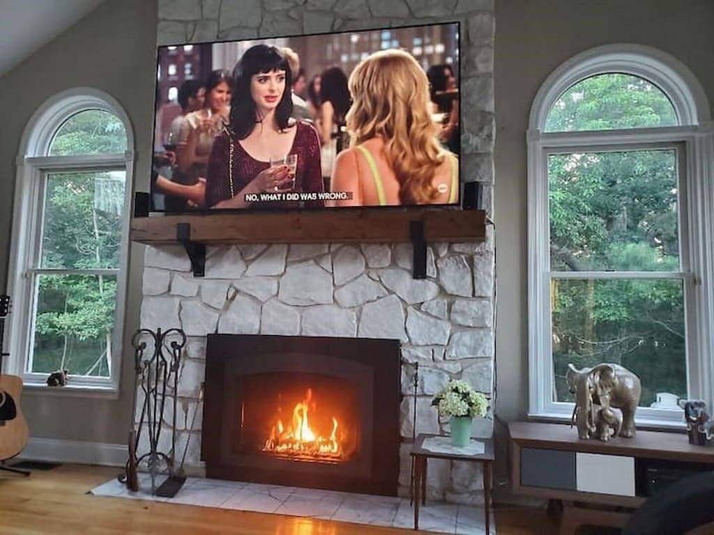 Private, 3-acre, waterfront escape w/pool, firepit, game rm & spectacular views in Mastic, North Fork