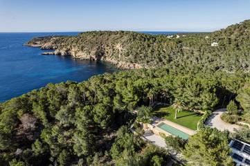 Gîte pour 12 personnes, avec vue ainsi que jardin et piscine dans Portinatx