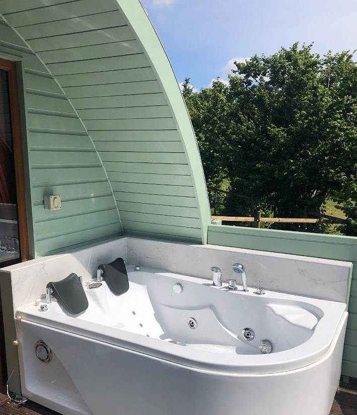 Vacation rental for 2 people, with Balcony and Terrace as well as Hot tub and Yard in Braintree