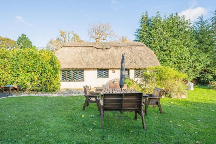 Holiday rental for 7 people, with garden and hot tub, with pets in Burley