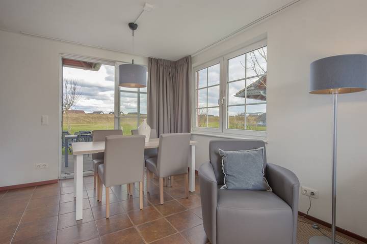 Ferienhaus für 4 Personen, mit Balkon/Terrasse und Terrasse sowie Garten und Pool in Ediger-Eller - 2