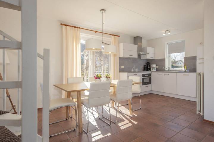 Ferienhaus für 6 Personen, mit Balkon/Terrasse und Terrasse sowie Garten und Pool in Noord-Beveland - 3