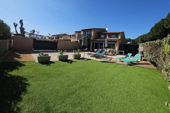 Ferienhaus für 8 Personen, mit Whirlpool und Pool sowie Balkon und Garten in Portiragnes Plage