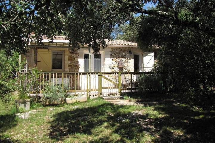 Gîte pour 4 personnes, avec Terrasse ainsi que Jardin et Piscine