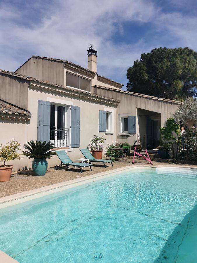 Location de vacances pour 2 personnes, avec vue et jardin ainsi que piscine et balcon à Eyragues - 4
