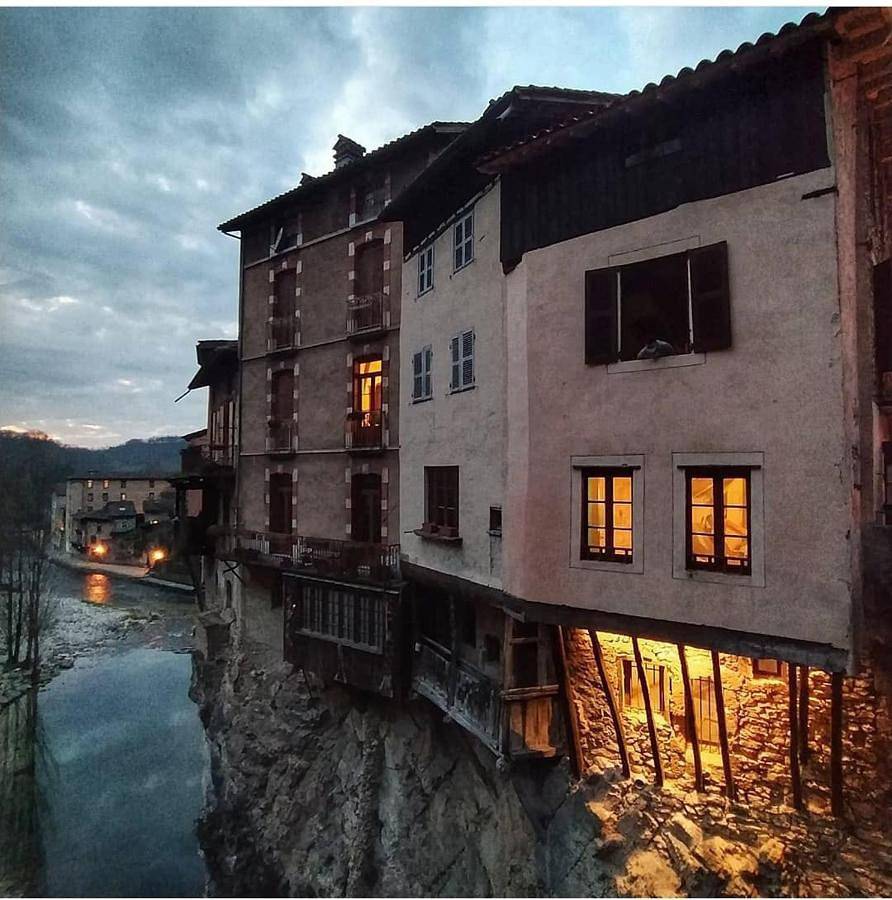 Maison suspendue avec jacuzzi privatif in Pont-en-Royans, Parc naturel régional du Vercors