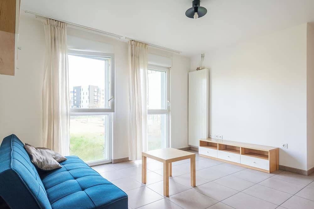 Entire apartment, T2 - L'Herblinois - Wifi - Proche tram in Saint-Herblain, Nantes region