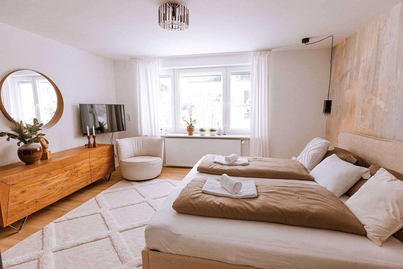 Geheel appartement, Appartement 'Alpen Art Chalet' met uitzicht op de bergen, gedeelde tuin en Wi-Fi in Oberstaufen, Zwaben (Bayern)