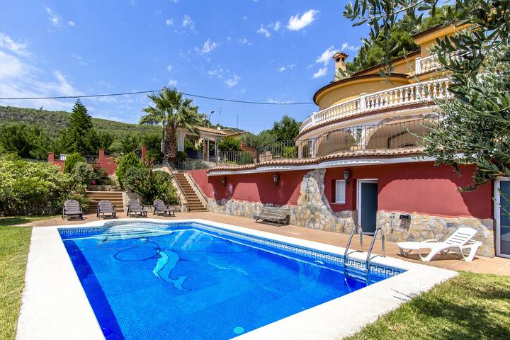 Chalet para 12 personas, con Balcón además de Terraza y Jardín en Bajo Llobregat