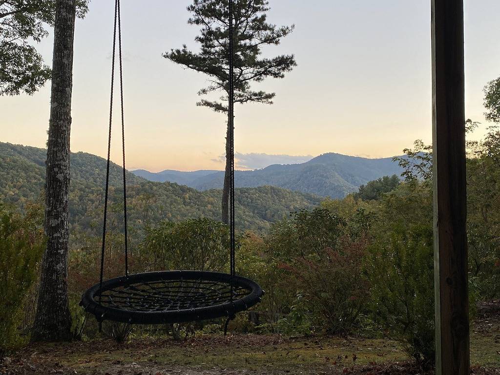 Private Cabin with Mountain Views, Fire pit, Wraparound Deck, and Game room! in Jackson County