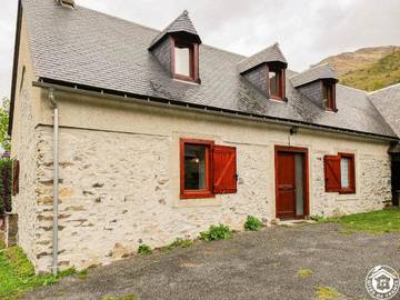 Gîte pour 8 personnes, avec jardin à Azet