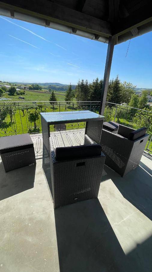 Ferienwohnung für 3 Personen, mit Balkon und Terrasse sowie Ausblick in Nattenheim