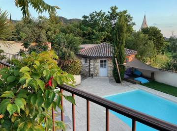 Appartement de vacances pour 2 personnes, avec terrasse ainsi que piscine et jardin dans la Drôme
