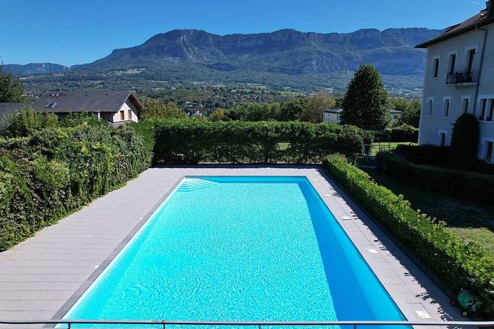 Chalet para 12 personas, con terraza además de jardín y piscina - 1