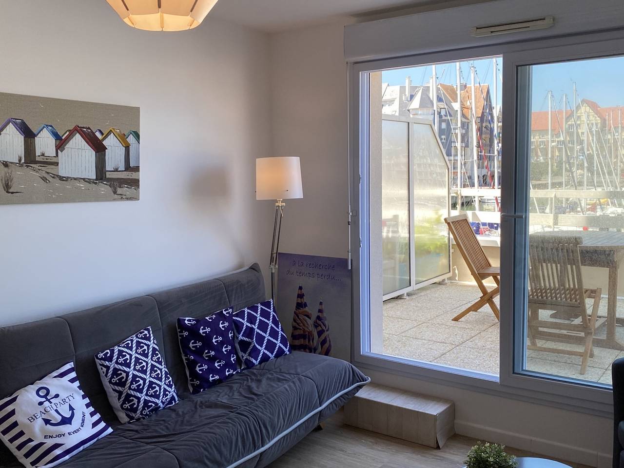 Apartamento entero, Hermoso Dúplex 4 piezas con Vista al Puerto y Terraza in Dives-sur-Mer, Region de Lisieux