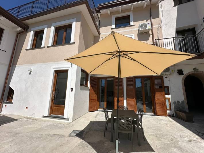 Apartamento inteiro, Suite La Camelia com Vista Montanha, Wi-Fi e Ar Condicionado in Pianillo, Agerola