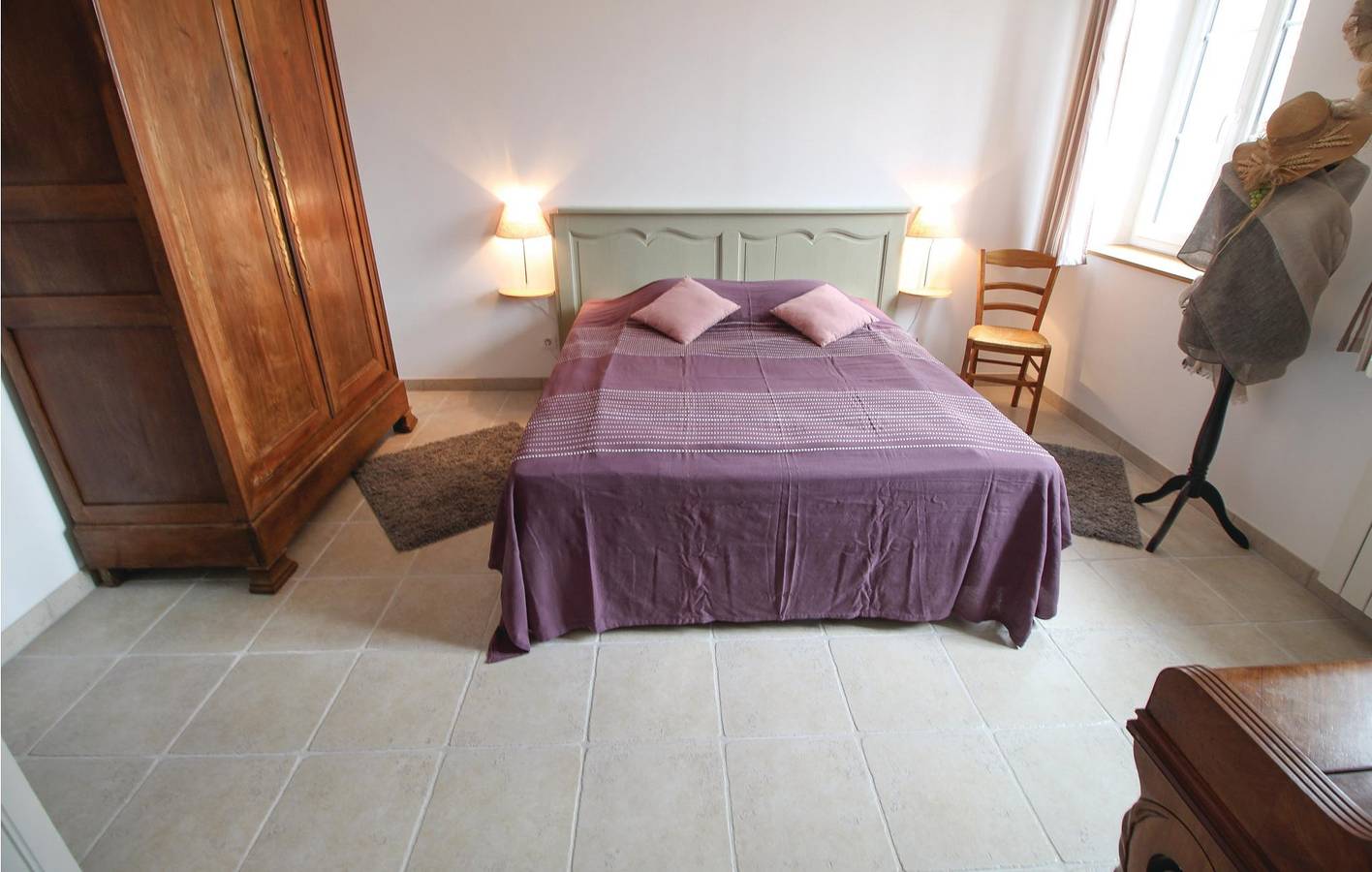 Cozy Apt with TV, Garden & River View in Fontaine-le-Dun, Dieppe region