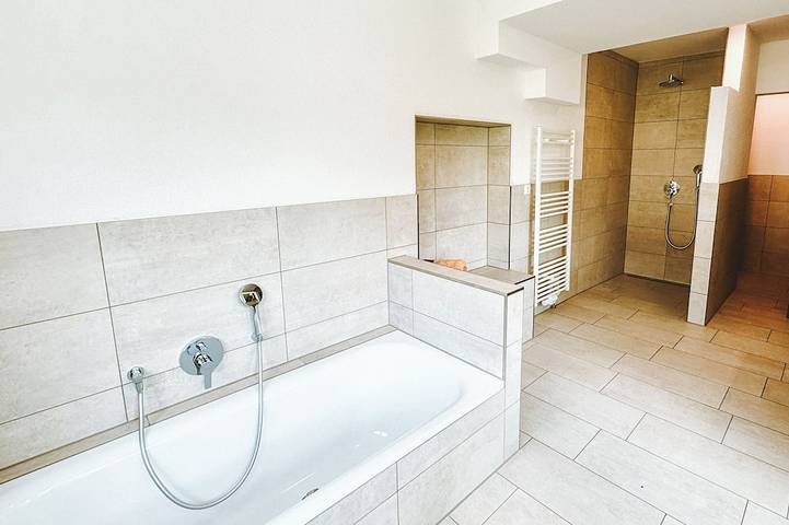Ganze Wohnung, Neu: Großzügige Suite mit eigener Terrasse | 10 min von Rothenburg ob der Tauber in Schrozberg, Taubertal