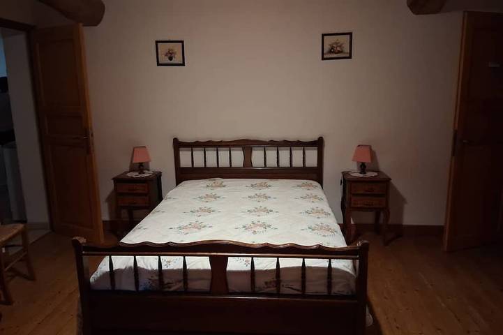Chambre d’hôte pour 3 personnes, avec jardin à Antezant-la-Chapelle