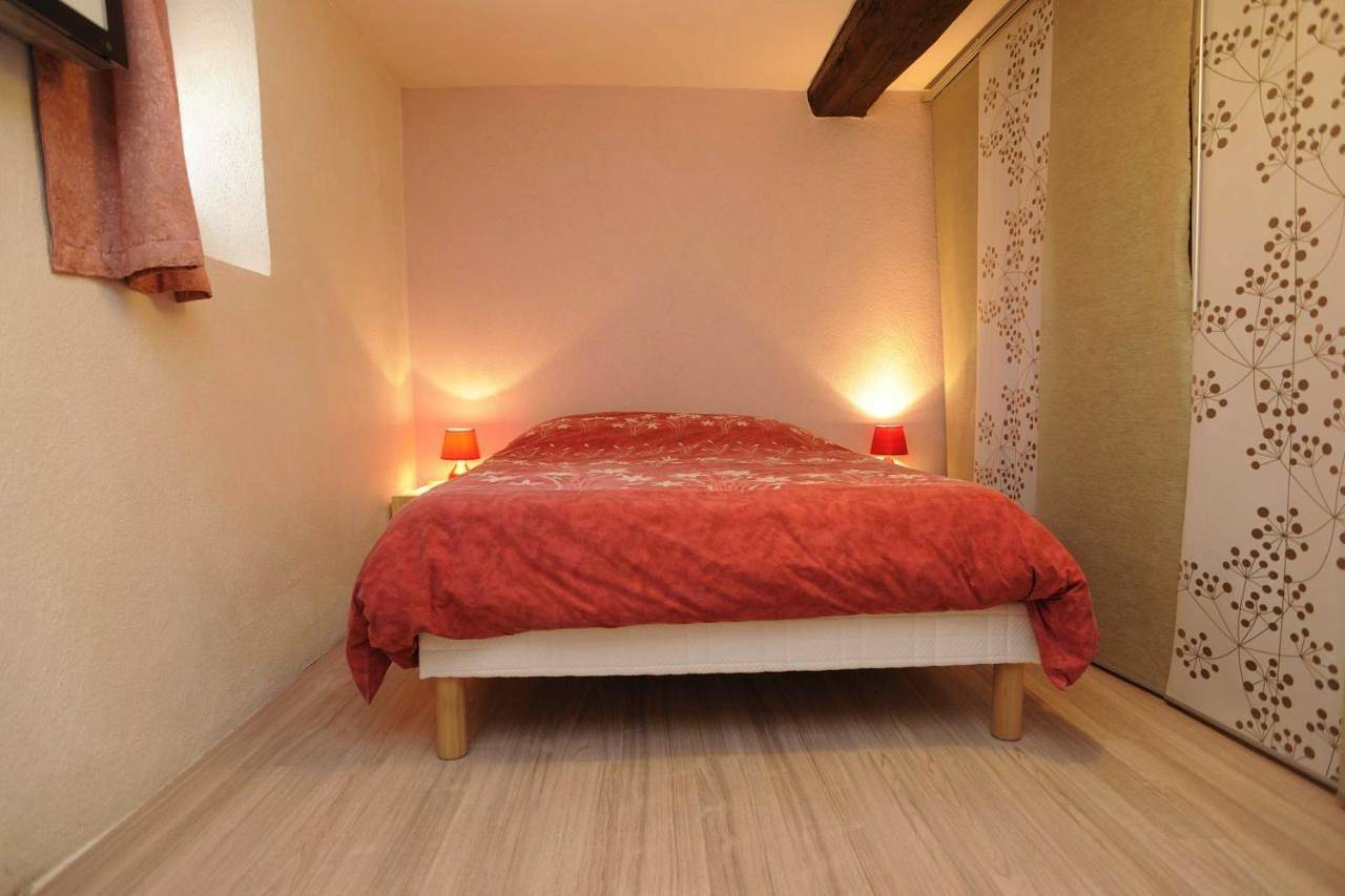 Appartement entier, Apartment - Ground Floor in Couchey, Région de Dijon