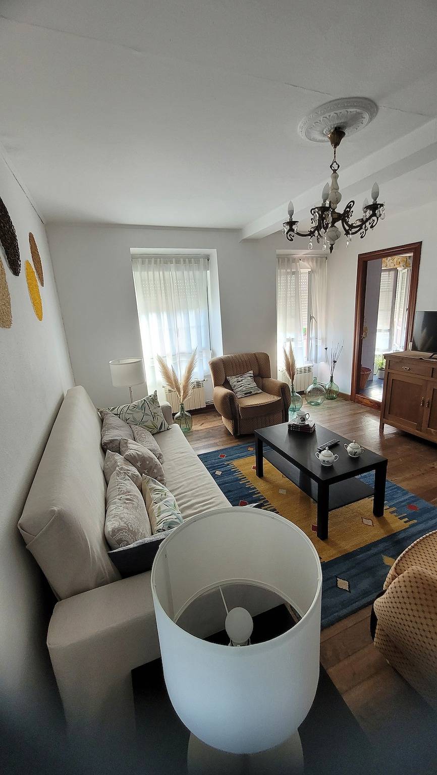 Casa de vacaciones 'El Carbayal' con vistas a la montaña y jardín in Gozón, Costa Verde