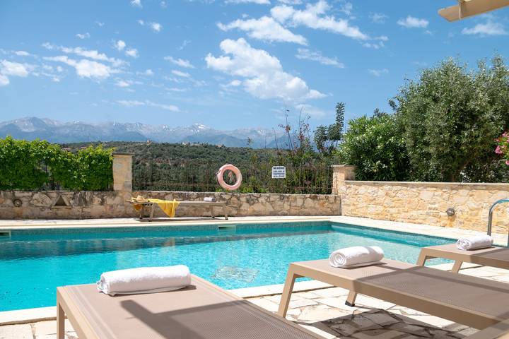 Location de vacances pour 5 personnes, avec piscine et jardin dans Vámos - 4