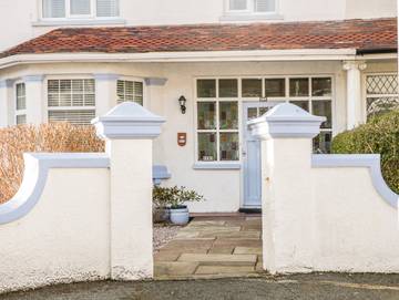 Log Cabin for 7 People in Llandudno, Conwy region, Photo 1