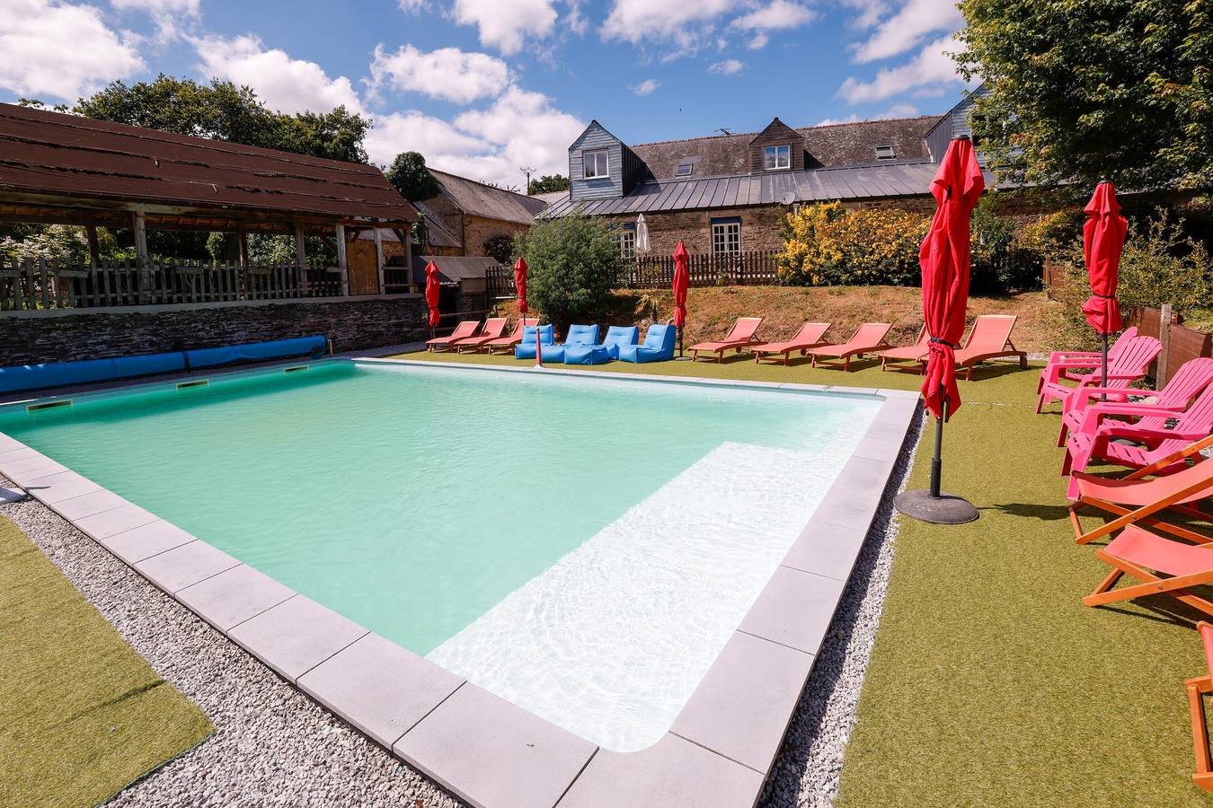 Petite maison "Le Bistrot" avec piscine partagée, terrasse partagée et Wi-Fi in Cléguérec, Région de Pontivy