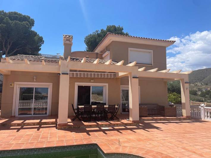 Casa rural para 8 personas, con jardín además de vistas y piscina en Campello