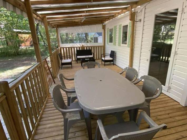 Location de vacances pour 6 personnes, avec terrasse et piscine à Pezuls - 2
