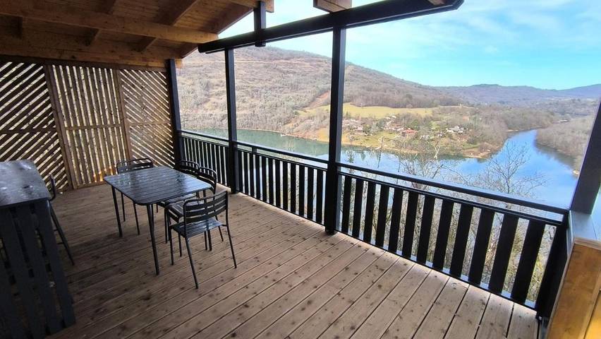 Gîte pour 6 personnes, avec jacuzzi et balcon dans Nantua - 2