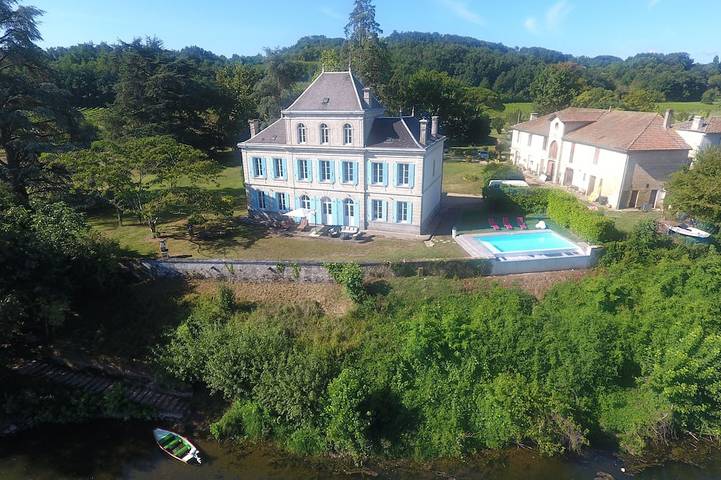 Location de vacances pour 12 personnes, avec jardin et jacuzzi, animaux acceptés à Flaujagues