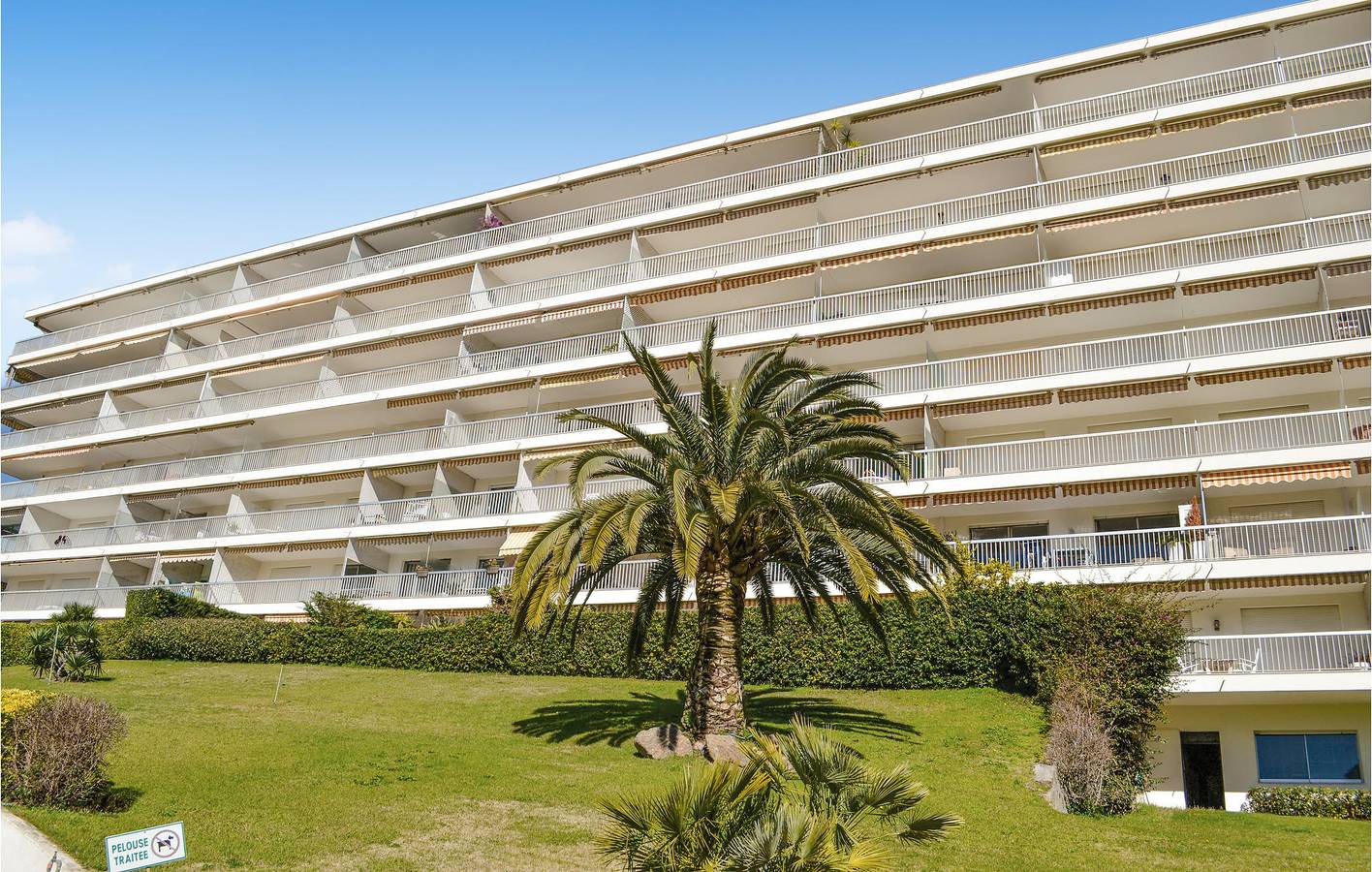 Appartement de vacances entier, Appartement moderne sur la plage avec piscine et parking in Cannes, Côte méditerranéenne (France)