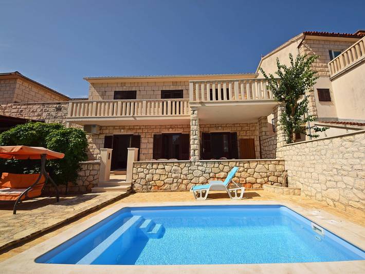 Ferienwohnung für 7 Personen, mit Pool und Terrasse in Supetar