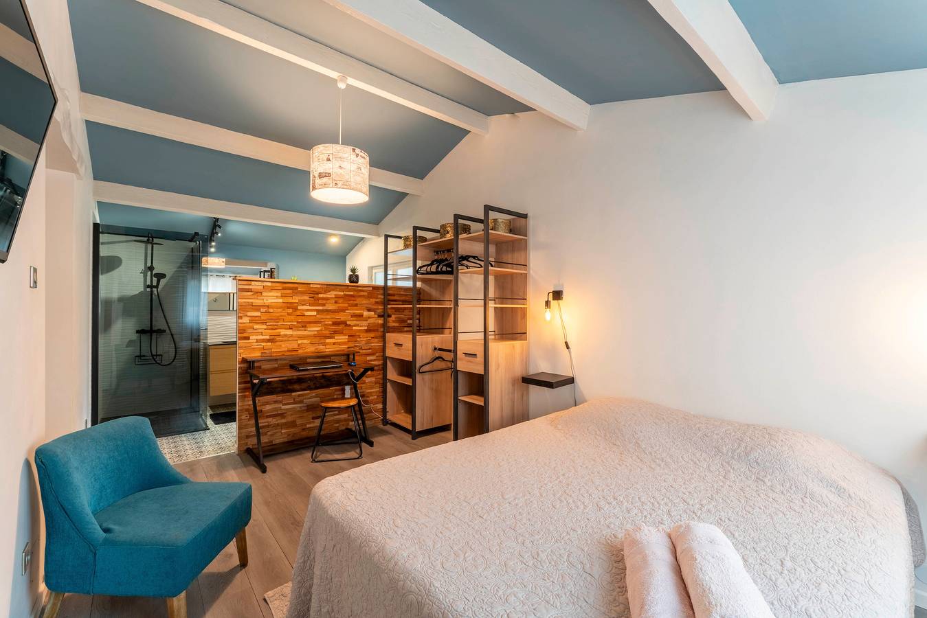 Casa de férias 'Les Dames De Molleges' com vista para a montanha, Wi-Fi e ar condicionado in Mollégès, Arles (Região)