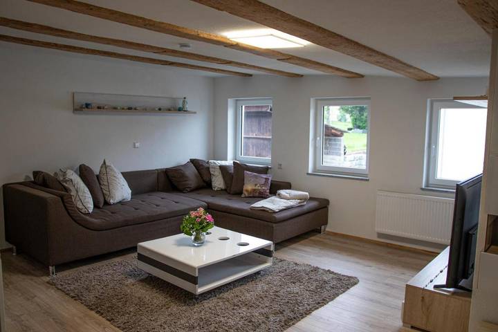 Ferienwohnung für 11 Personen, mit Terrasse und Garten sowie Ausblick in Balingen