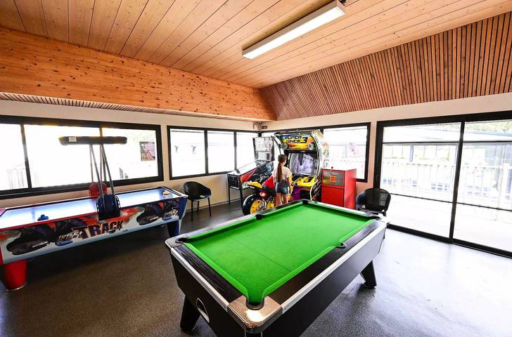 Mobil home pour 6 personnes, avec sauna ainsi que terrasse et piscine à Monterblanc - 4