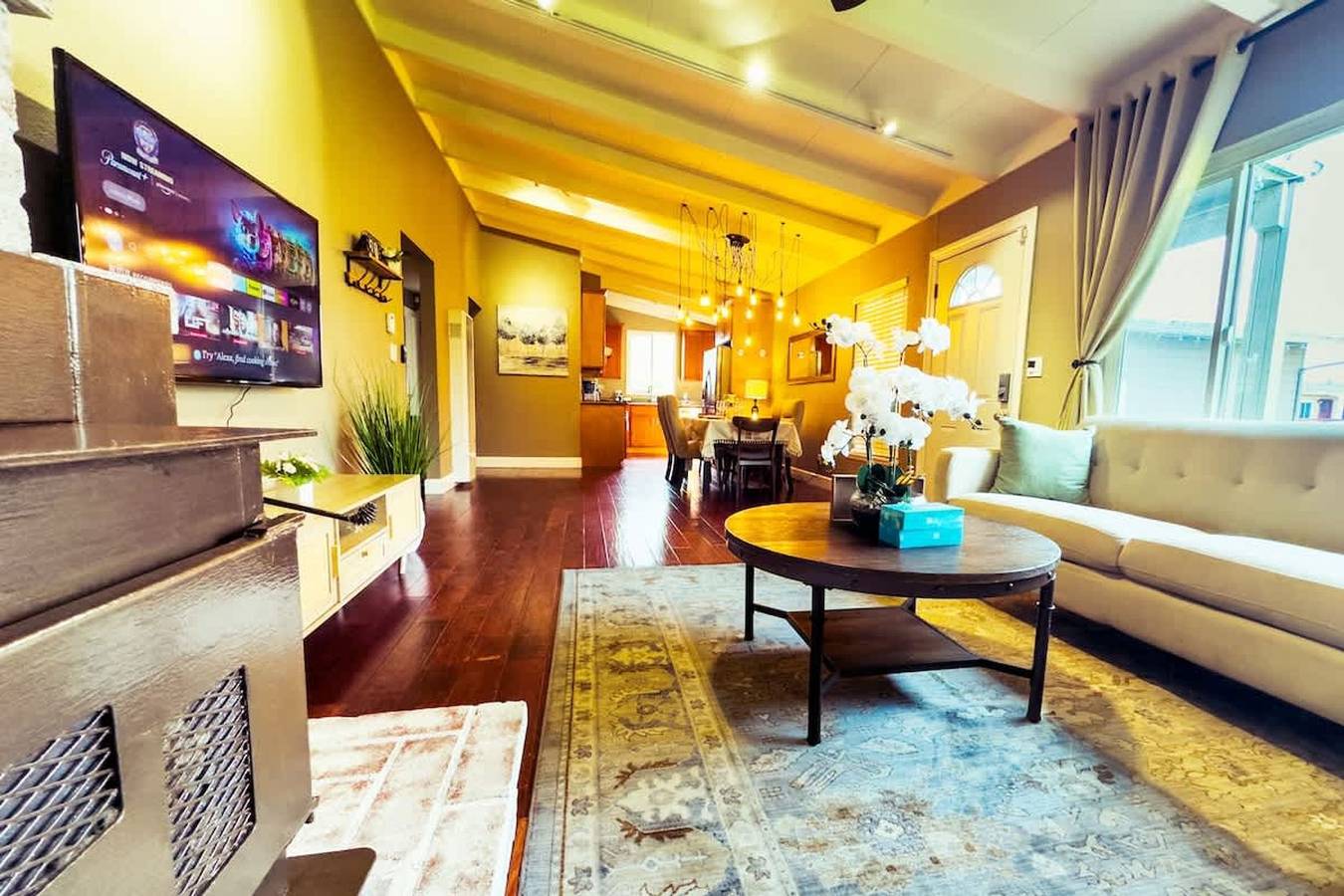 3B Achome Parking Wifi fully Fenced Yard Jacuzzi in San Mateo, San Mateo County