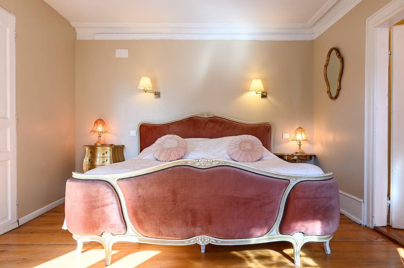 Chambre d’hôtes « Demeure D’antan – Chambre Rose » avec terrasse et jardin partagés, Wi-Fi in Beblenheim, Région de Ribeauvillé