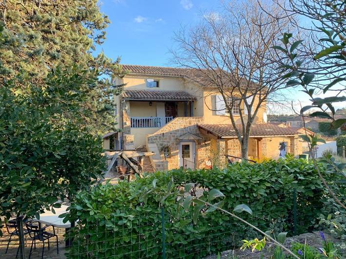 Location de vacances pour 13 personnes, avec vue ainsi que piscine et balcon à Saint-Paul-le-Jeune