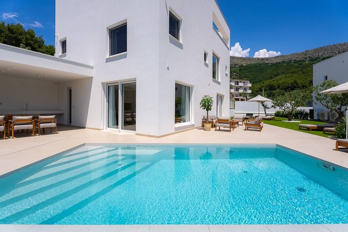 Ferienhaus für 6 Personen, mit Sauna und Garten sowie Pool in Podstrana