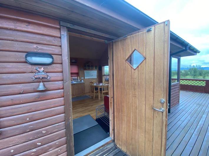 Ferienhaus für 4 Personen, mit Terrasse und Whirlpool sowie Pool, kinderfreundlich in Island - 2