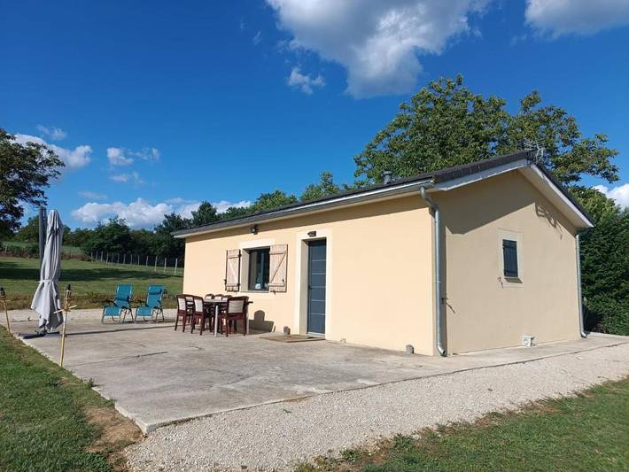 Location de vacances pour 5 personnes, avec jardin et terrasse, animaux acceptés à Saint-Aubin-de-Nabirat - 2