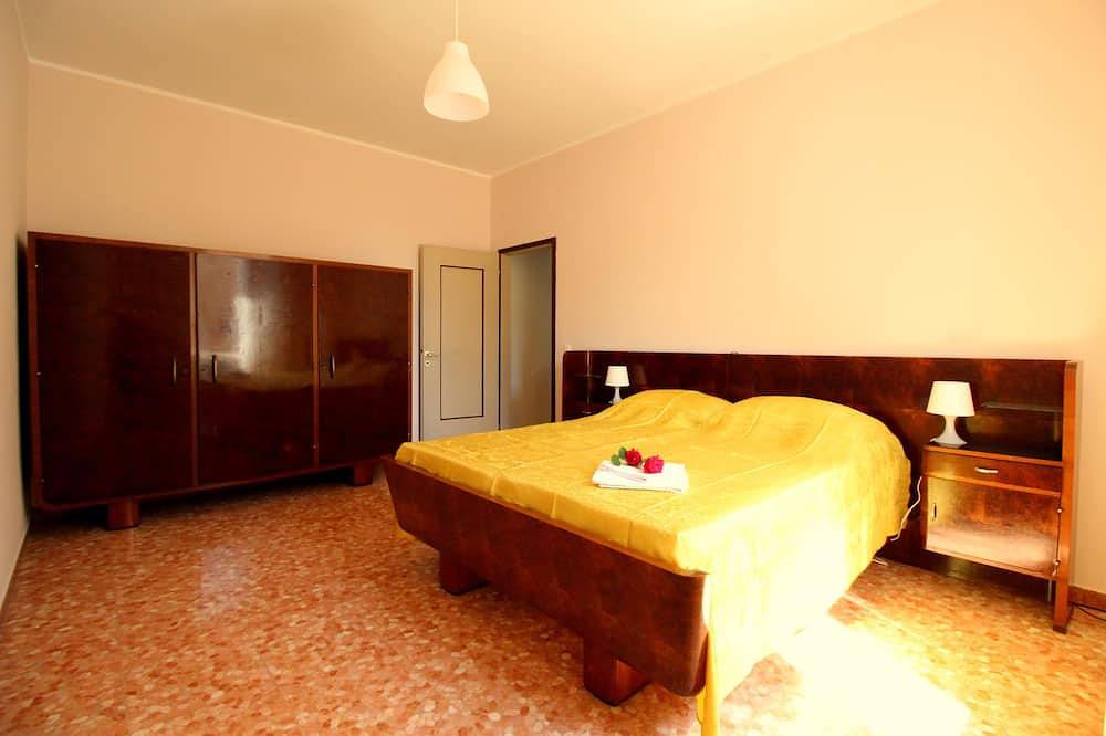 Haus in Zentrum mit grosse Terrasse, Seeblick und nur 200 Meter vom Strand! in Rivoltella del Garda, Desenzano del Garda