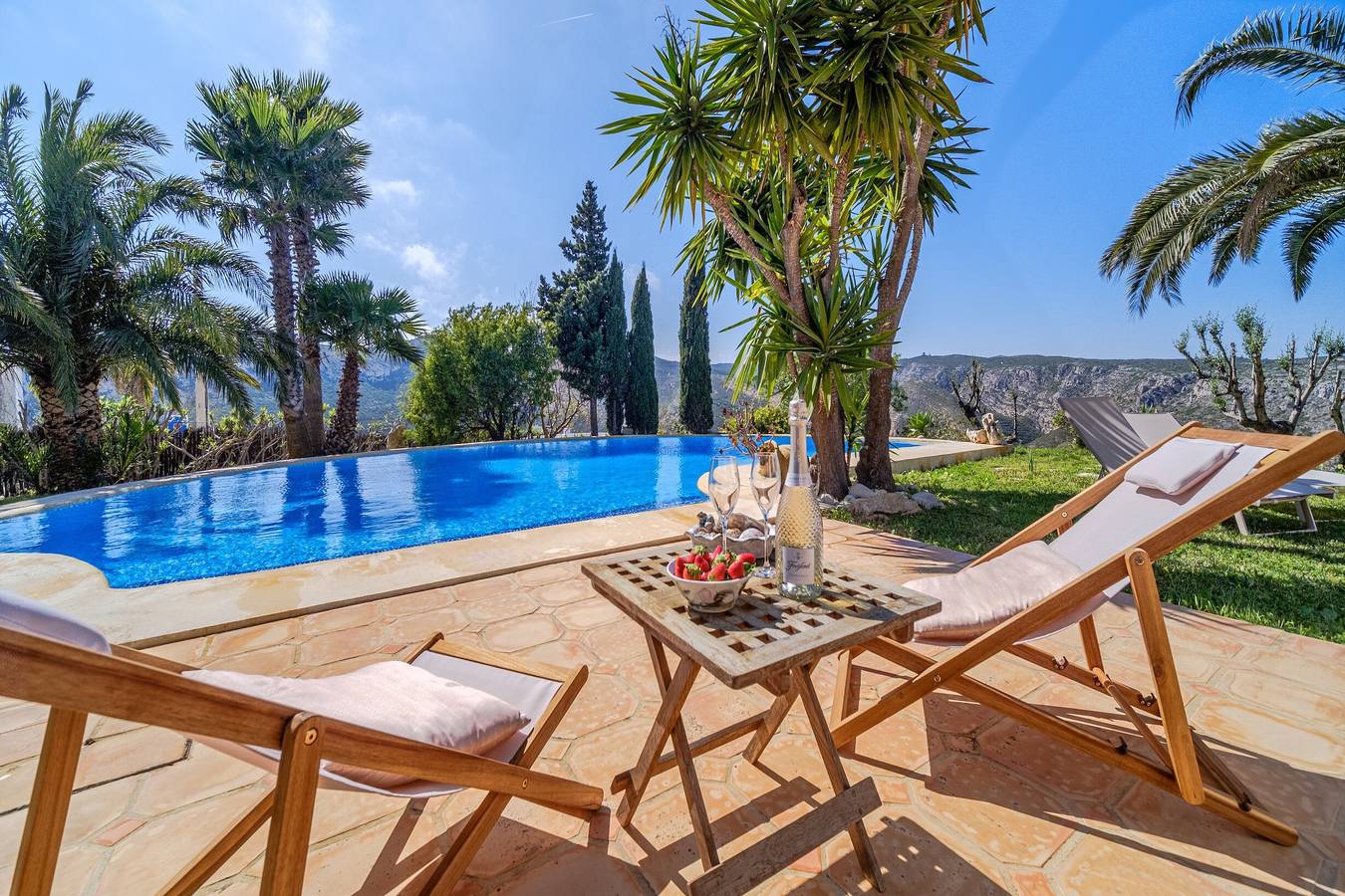 Holiday Home 'Gran Villa En Jávea - Granadella' with Sea Views, Wi-Fi & Air Conditioning in Granadella, Jávea