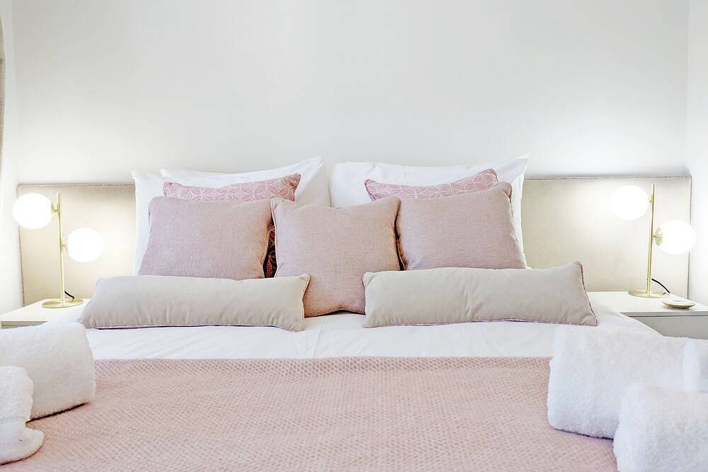 Steddles - Chichester  -  a town house that sleeps 8 guests  in 4 bedrooms in Chichester, West Sussex