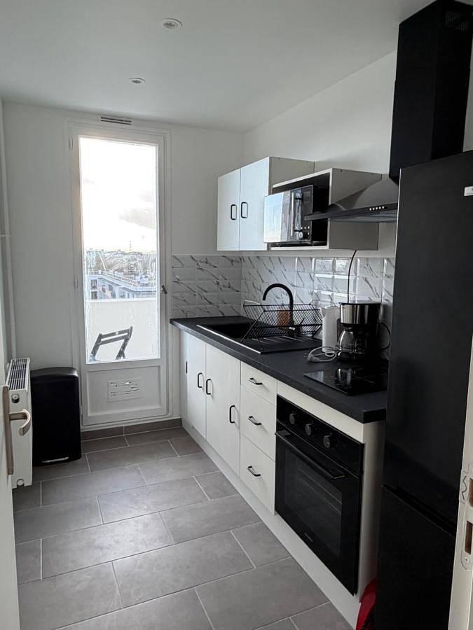 Appartement entier, One-Bedroom Apartment in Épinay-sur-Seine, Seine-Saint-Denis