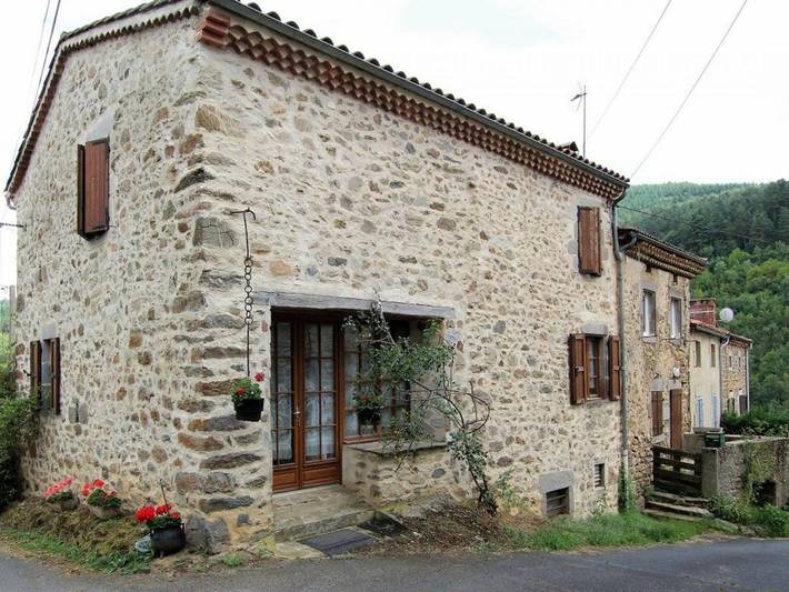 Gîte pour 6 personnes, avec jardin, animaux acceptés à Saint-Cirgues