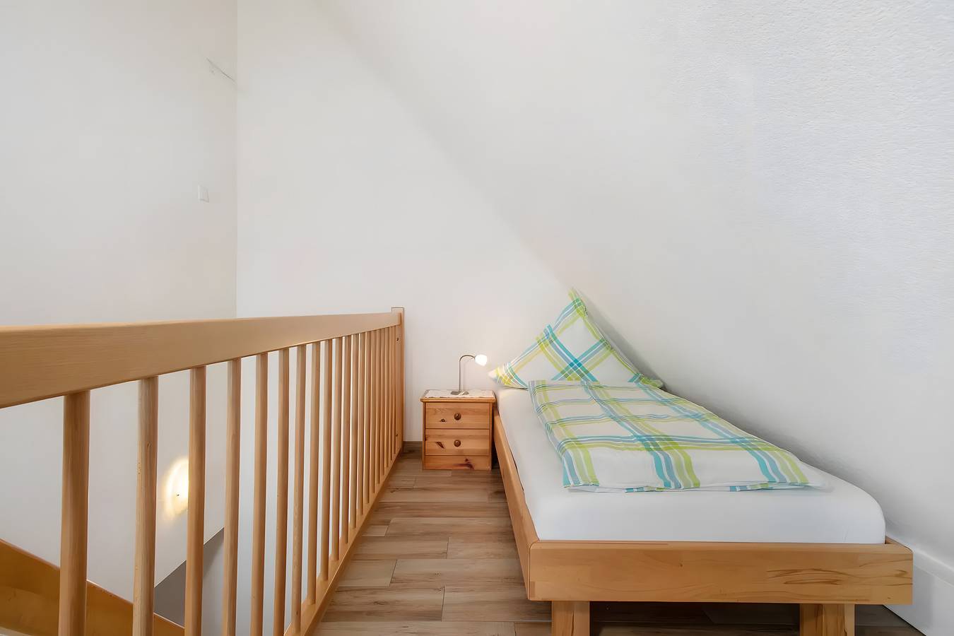 Ganze Wohnung, Ferienwohnung 'Waldsuite' mit Gemeinschaftsterrasse, Gemeinschaftsgarten und Wi-Fi in Friedrichshafen, Region Bodensee-Oberschwaben