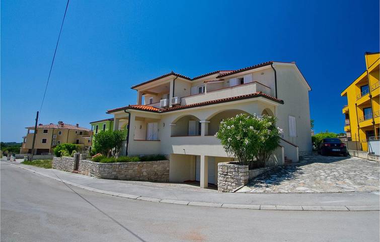 Acogedor apartamento de 1 dormitorio con piscina, wifi y a 1 km de la playa de Bijela in Premantura, Costa sur de Istria